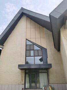 现代风格独特建筑一角