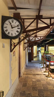 走廊中的挂钟