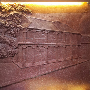 浮雕展现的传统建筑景观