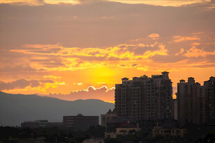 夕阳下的城市