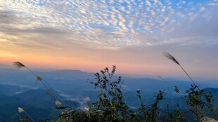 山间日出日落美景