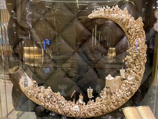 奢华璀璨月亮造型珠宝饰品