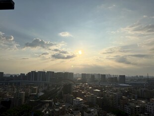 城市天际线日落美景