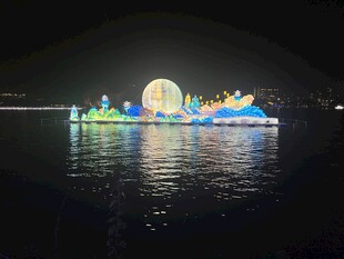 水上梦幻彩灯景观