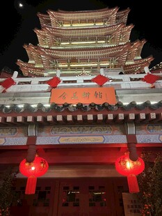 古楼夜景 红灯映照添古韵