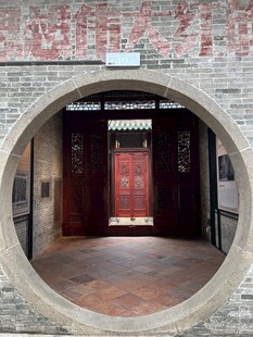 中式圆门古建筑