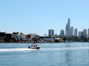 海滨城市水上风光