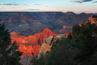 壮丽峡谷日落美景