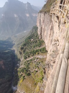 悬崖峭壁 