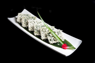 精致艾草糕摆盘