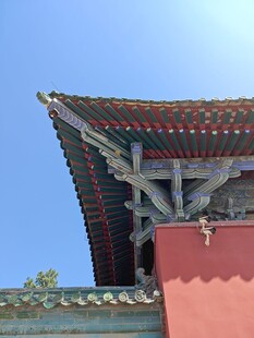 中式古建筑屋檐一角