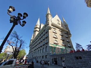 河北美院哥特式风格宏伟建筑景观