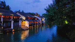 江南水乡夜景古色古香