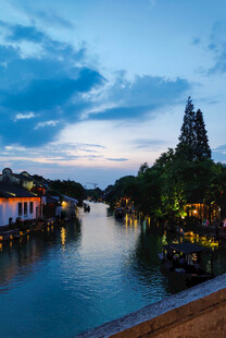 江南水乡夜景静谧迷人