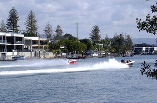 水上摩托艇激情飞驰