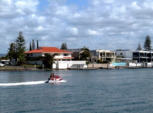 黄金海岸海滨内湾风景