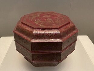 八角红漆盒