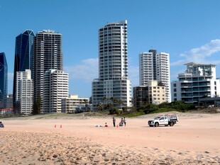 海滨城市沙滩风景