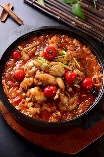 美味香辣牛蛙锅