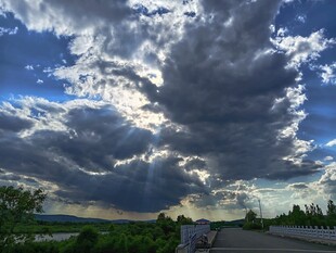 乌云密布的天空景象