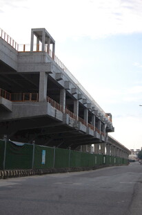 在建高架地铁站