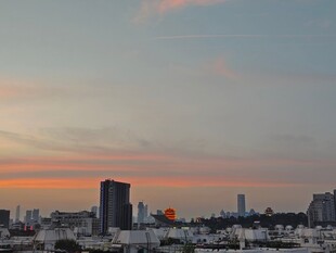 城市黄昏天际线美景