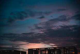 城市黄昏天空美景