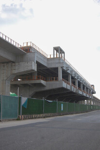 在建桥梁工程施工现场