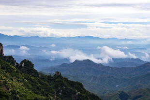 雨后晴山