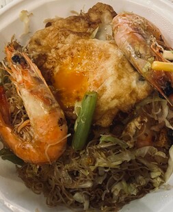 鲜虾炒面美食诱人呈现