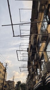 老旧居民楼的户外搭建物