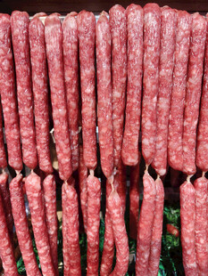 悬挂的美味香肠