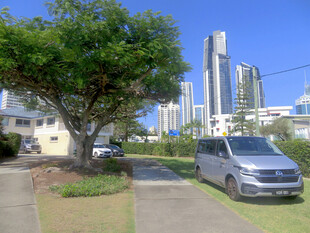 黄金海岸城市宁静街景