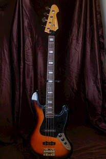 橙色电贝斯展示