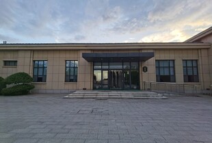 简约风格的办公建筑外观