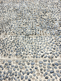 鹅卵石铺就的地面纹理