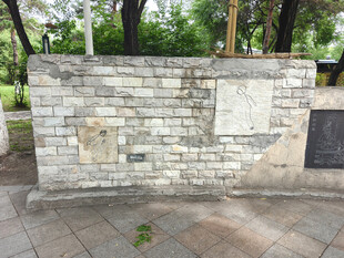 石砌墙面古朴景致