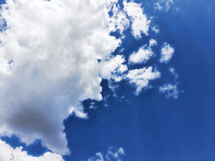 蓝天白云美景