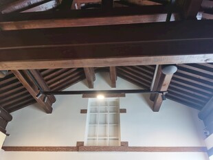 中式传统木构建筑内部