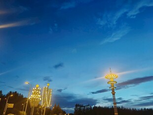 夜幕下的城市灯光景观