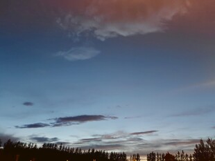 黄昏时分的天际美景