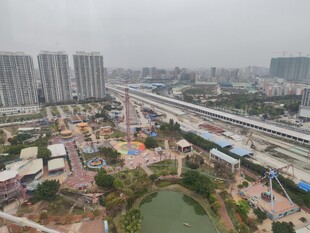 城市景观中的建筑与交通