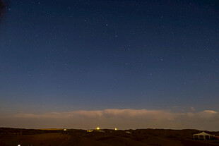 夜幕下的远方景色