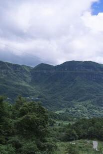 青山绿野间的自然美景