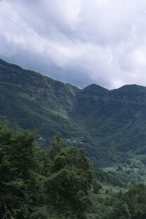 山峦叠翠的自然美景