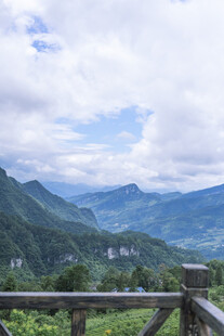 山间美景 远望青山云海