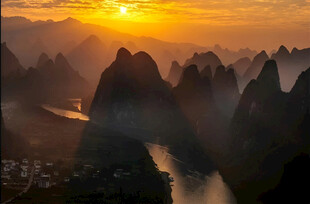 漓江日出
