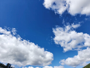 蓝天白云风景图