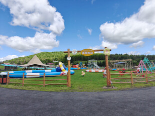 户外多彩游乐场地景观