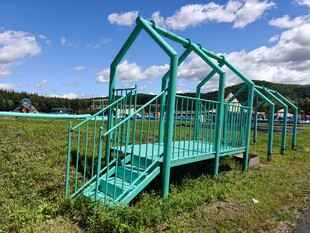 户外绿色儿童游乐设施